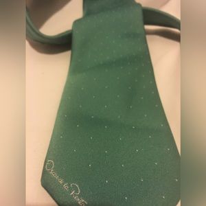 Oscar de la Renta men’s polka dot tie